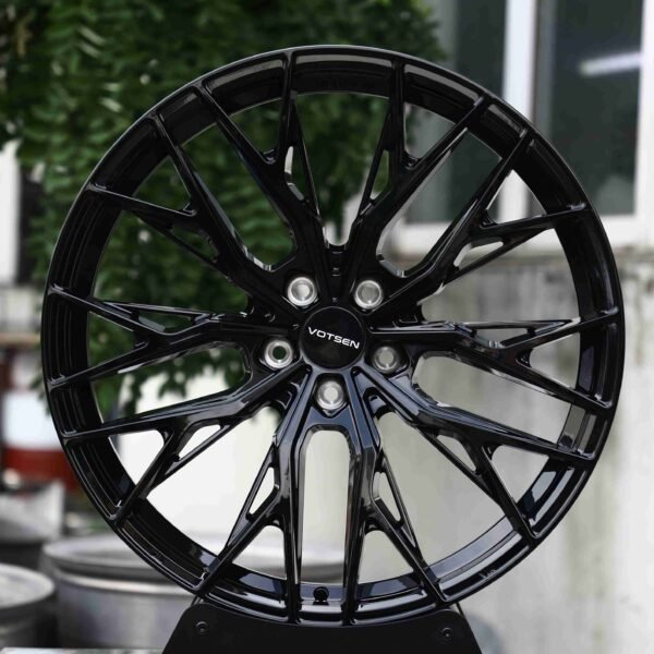 Porsche 911 wheels – Gloss Black 10 Y-Spoke Side-Milled (Vossen-Style), front view