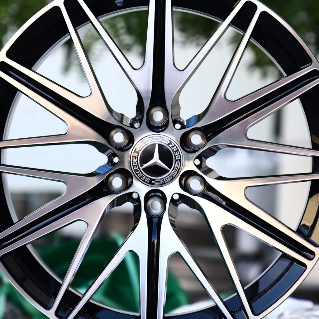 Audi Q7 wheels – Matte Silver 12 Y-Spoke Machined Face, lip and barrel detail