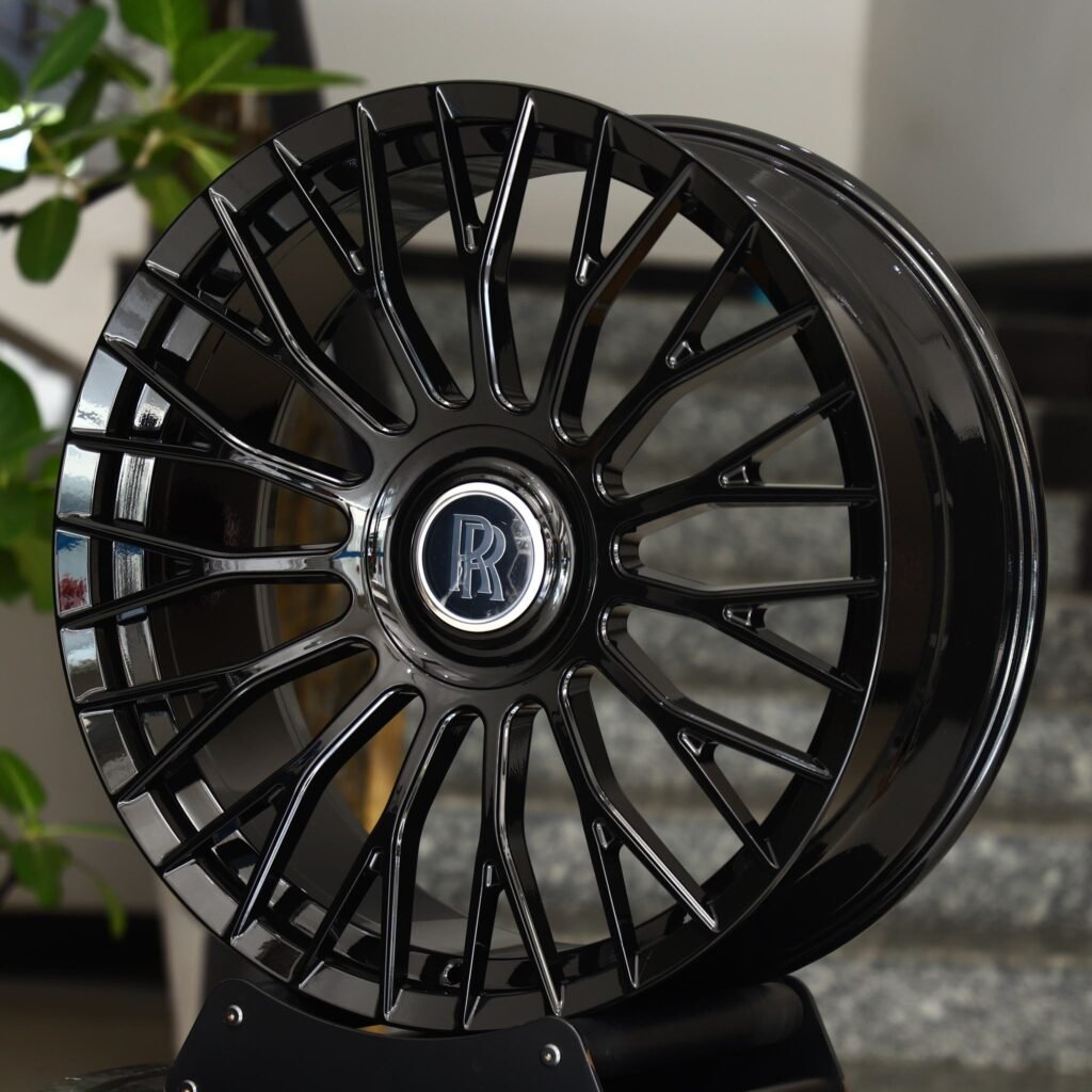 Rolls-Royce Wraith wheels – Matte Silver 15 Y-Spoke, angled view