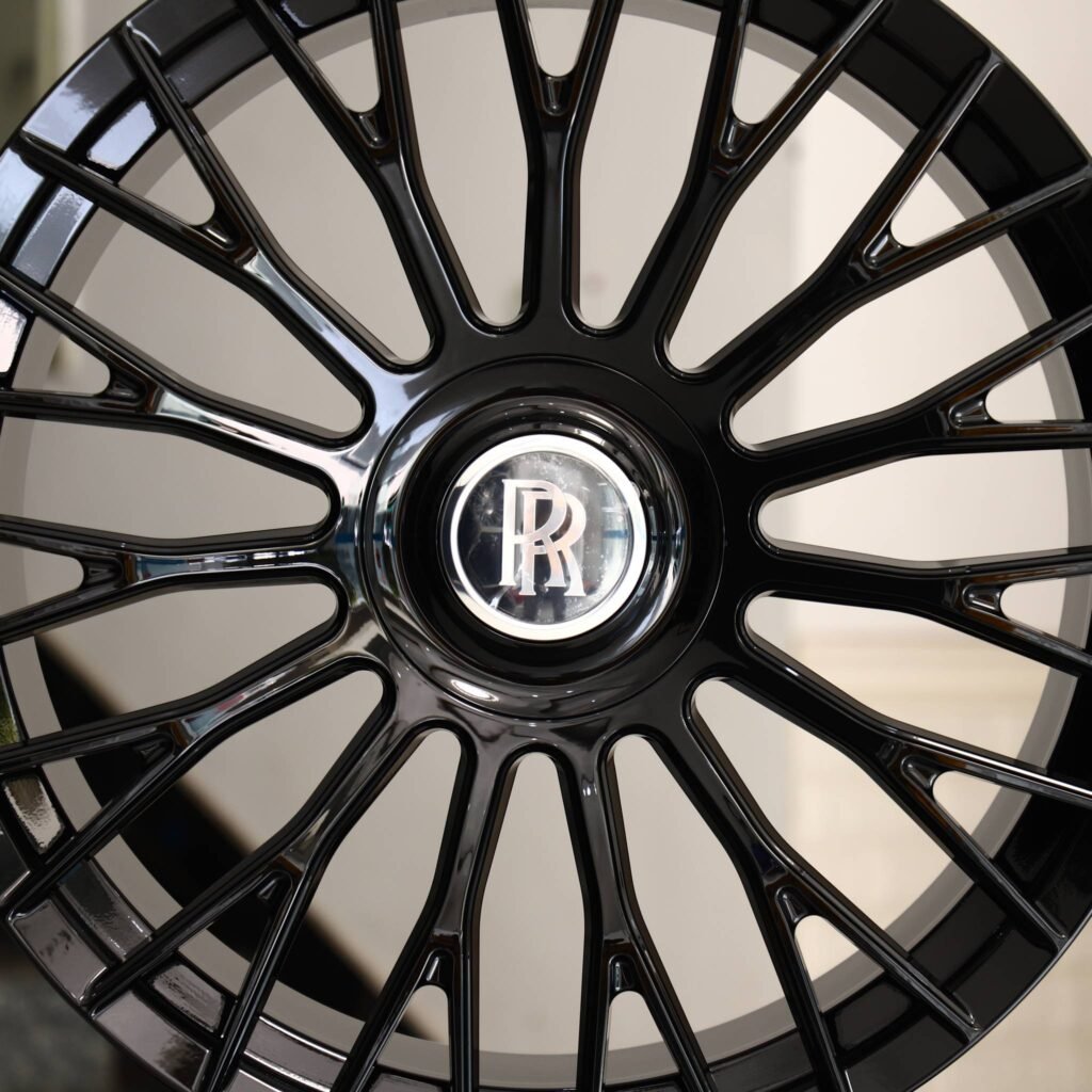 Rolls-Royce Ghost wheels – Matte Silver 15 Y-Spoke, lip and barrel detail