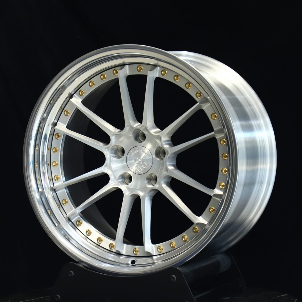 BMW M4 F82 wheels – Matte Silver 2-Piece Deep Lip, lip and barrel detail
