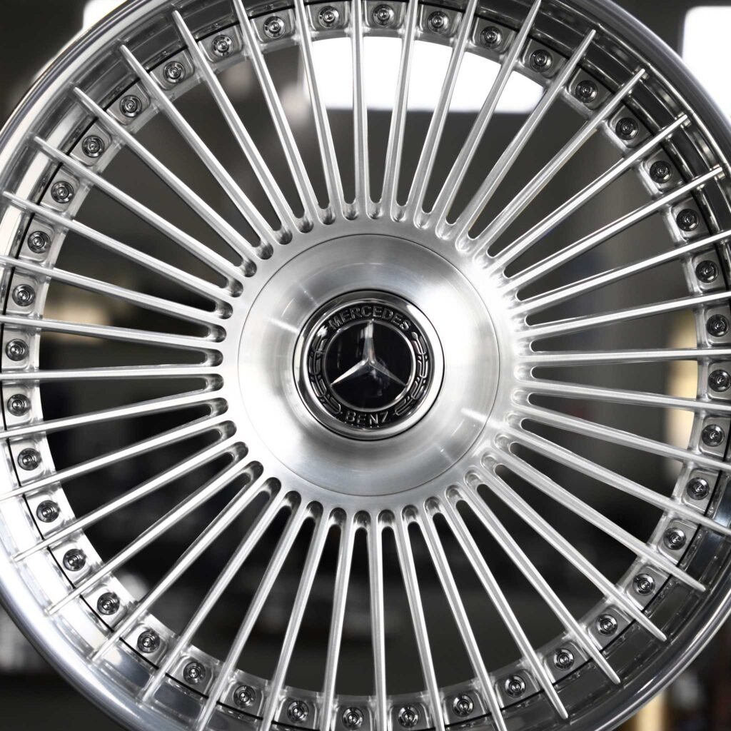Audi Q7 wheels – Matte Silver 2-Piece Multi-Spoke, lip and barrel detail