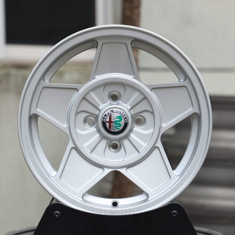 Alfa Romeo MiTo wheels – Matte Silver 5-Spoke, front view