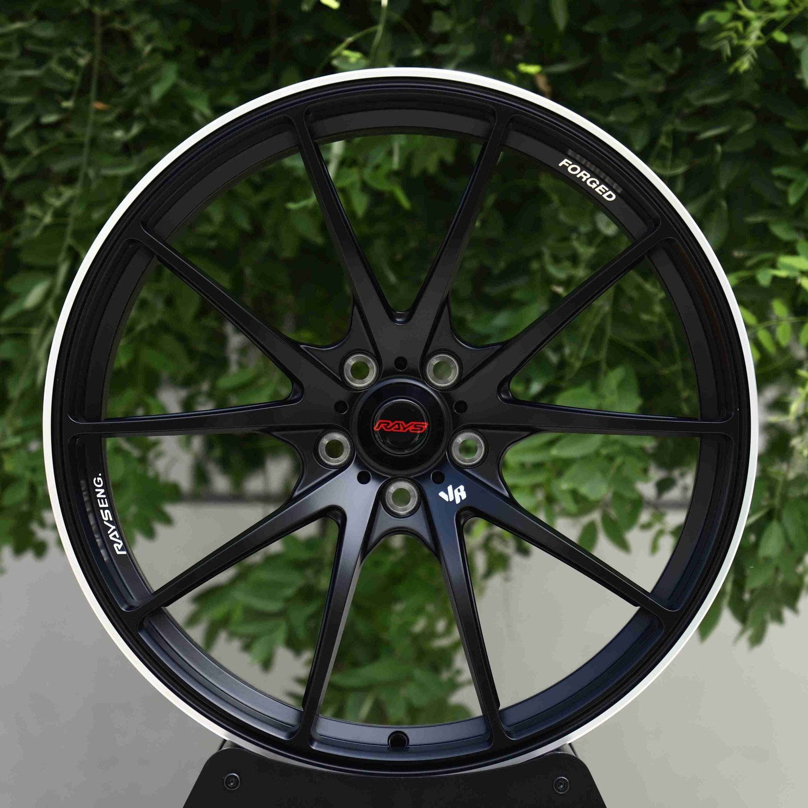Porsche 911 wheels – Matte Silver 5 V-Spoke (Rays-Style), front view