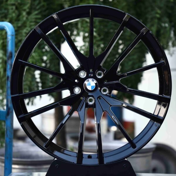 BMW M2 G87 wheels – Gloss Black 5 W-Spoke Split, front view