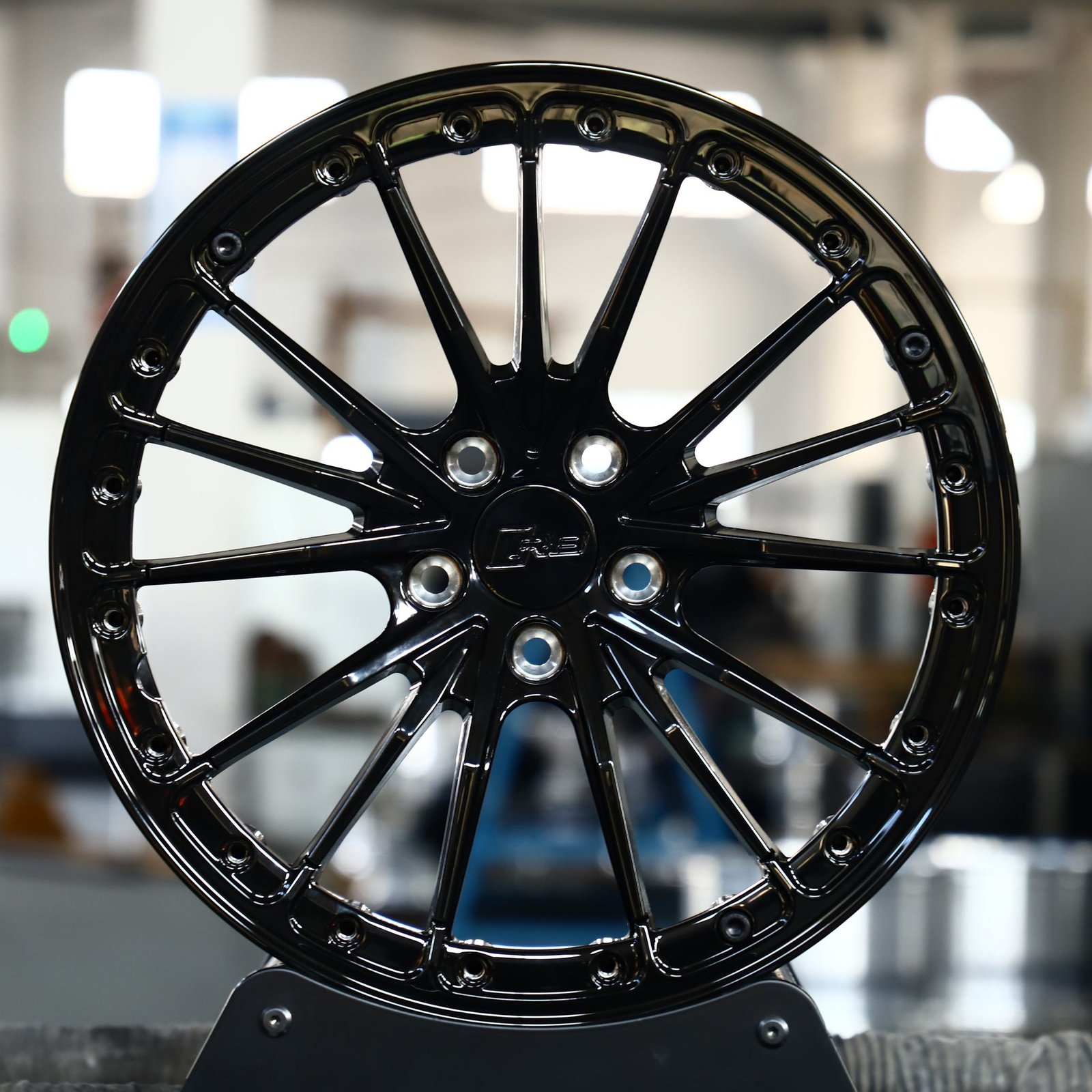 Land Rover Range Rover wheels – Matte Silver 5 W-Spoke, front view
