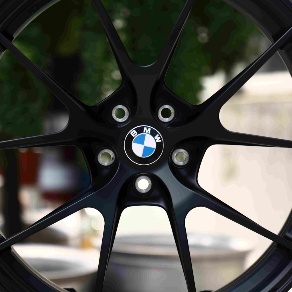 Audi A4 B9 wheels – Matte Silver 5 Y-Spoke, lip and barrel detail