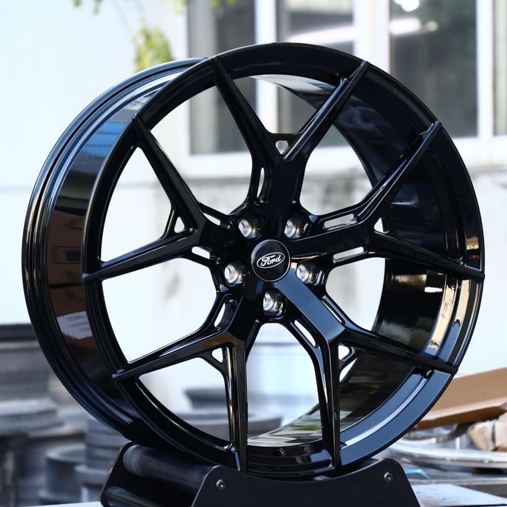 Ford Explorer wheels – Matte Silver 5 Y-Spoke, angled view
