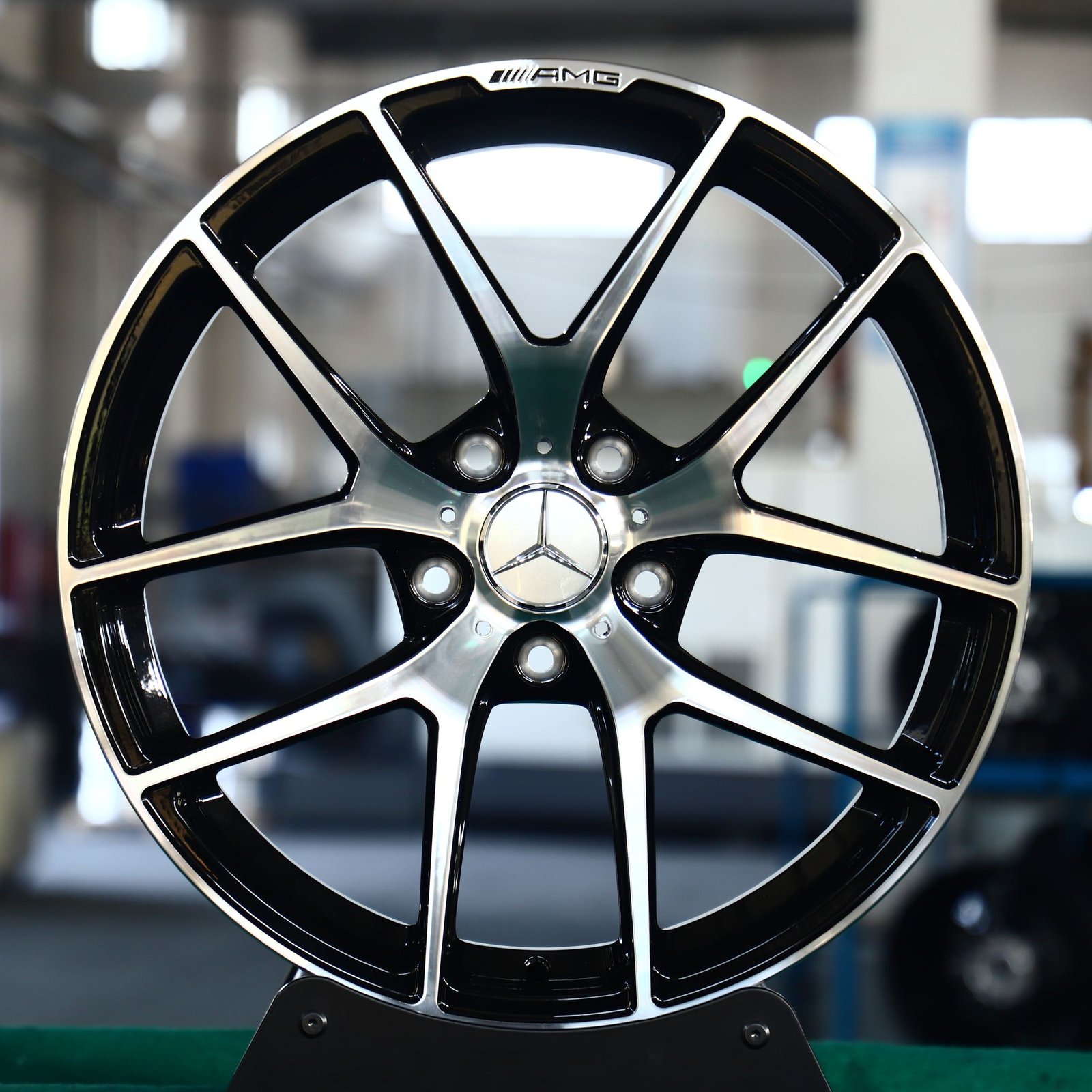 Mercedes-Benz E-Class W213 wheels – Matte Silver 5 Y-Spoke Machined Face (Mercedes-Benz OEM-Style), front view