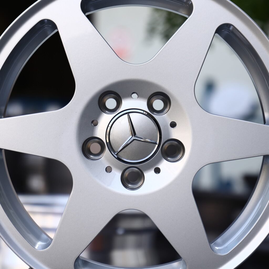 Audi Q7 wheels – Matte Silver 6-Spoke, lip and barrel detail