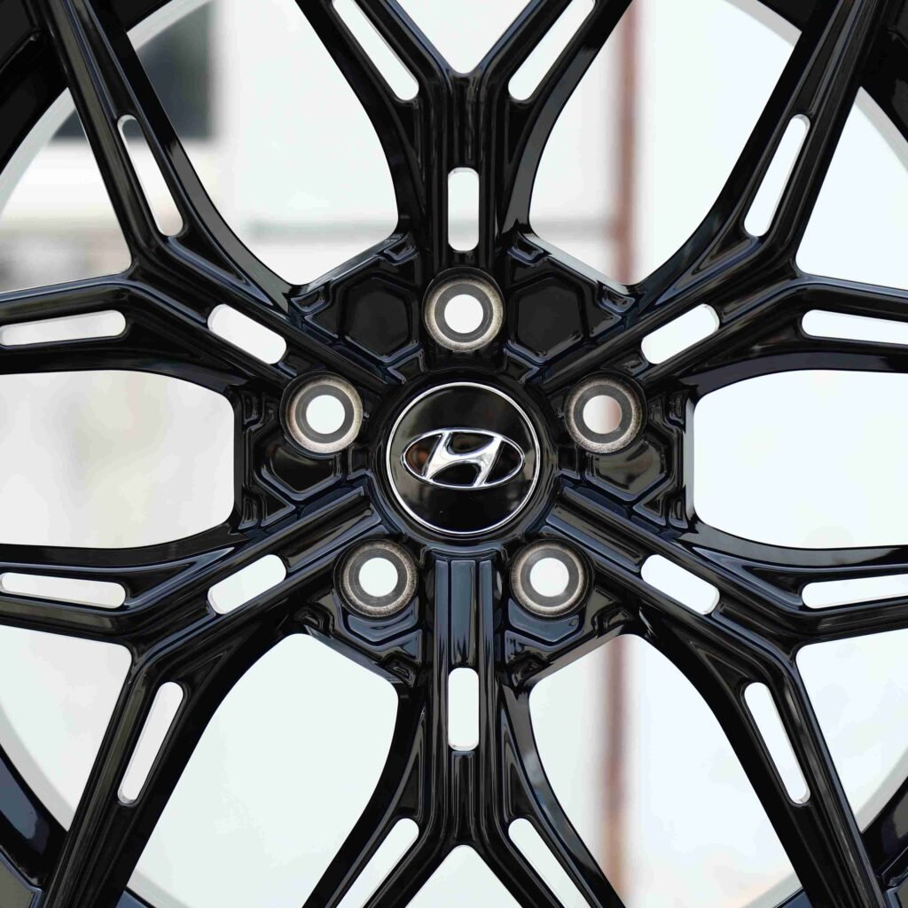Ford Mustang S550 wheels – Matte Silver 6 Y-Spoke Side-Milled, lip and barrel detail