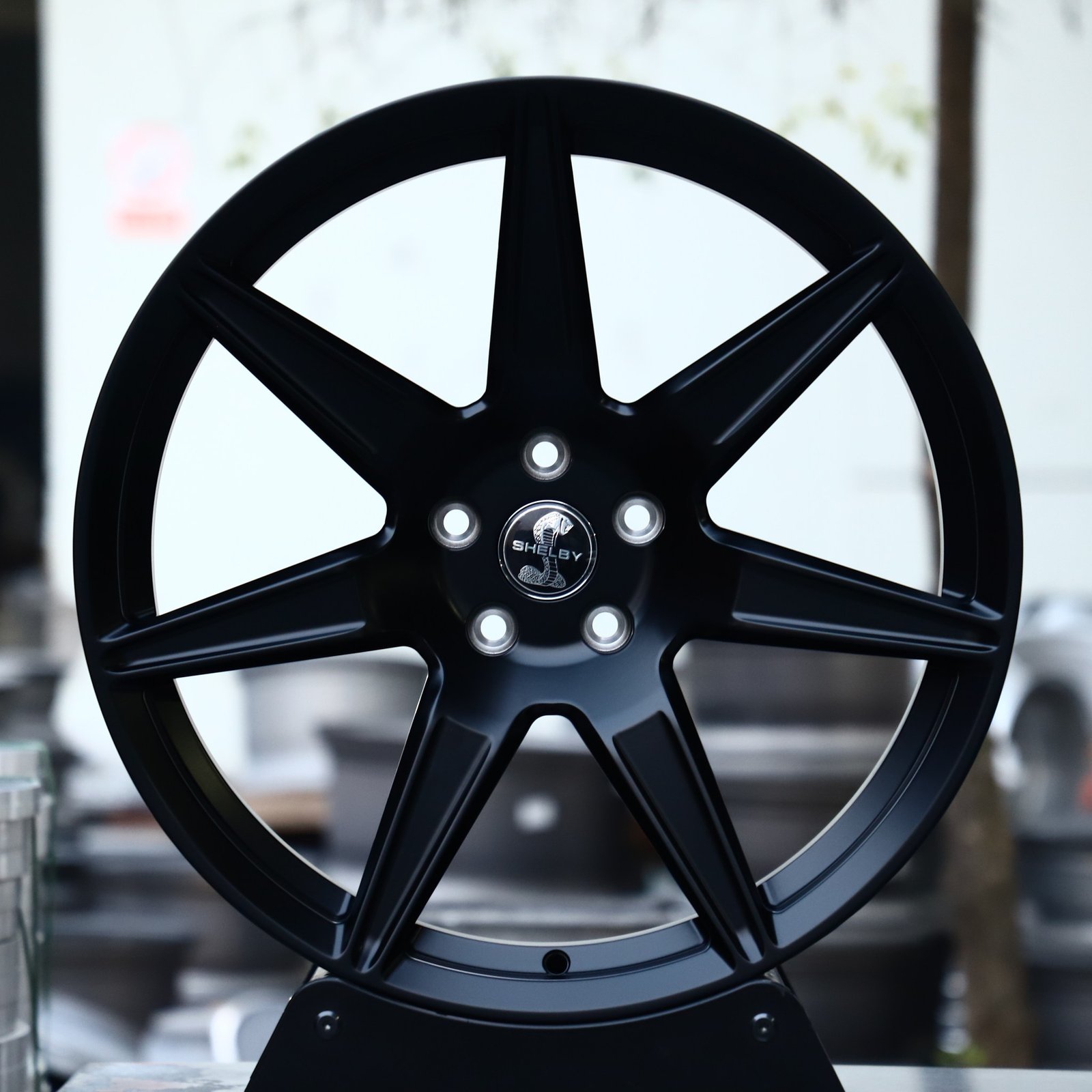 Ford Mustang wheels – Matte Silver 7-Spoke, front view