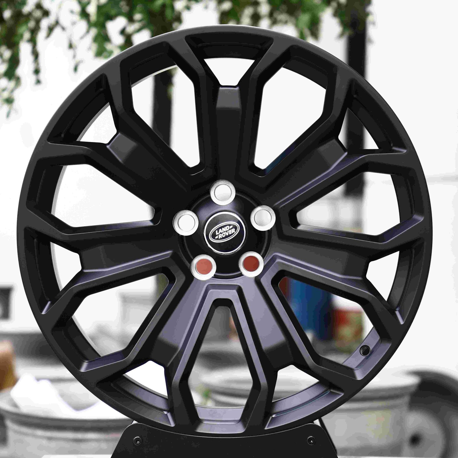 Land Rover Range Rover wheels – Matte Silver 7 Y-Spoke, front view