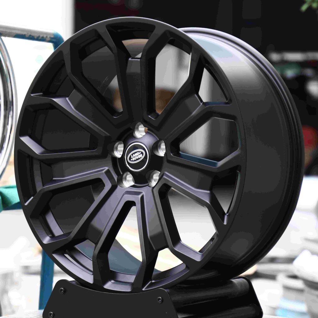 Land Rover Defender wheels – Matte Silver 7 Y-Spoke, angled view