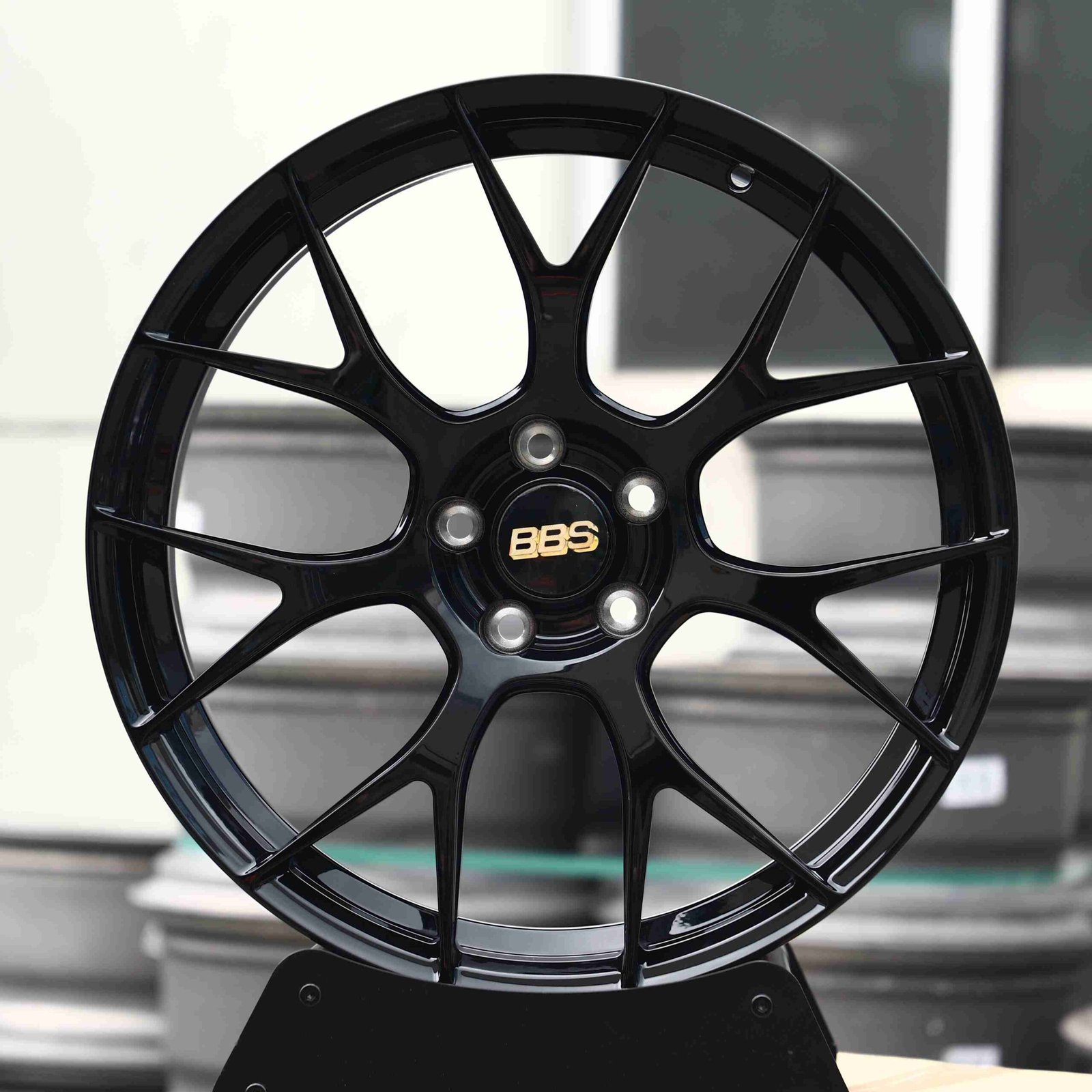 Tesla Model 3 wheels – Matte Silver 7 Y-Spoke, front view