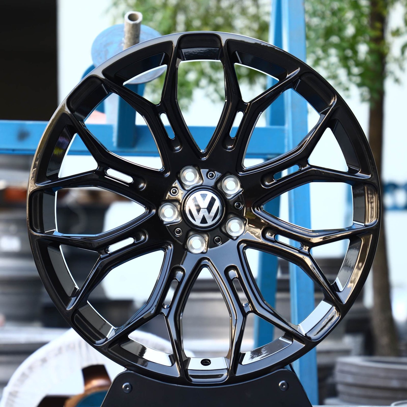 Volkswagen Golf GTI wheels – Matte Silver 8 Y-Spoke Side-Milled (Volkswagen OEM-Style), front view