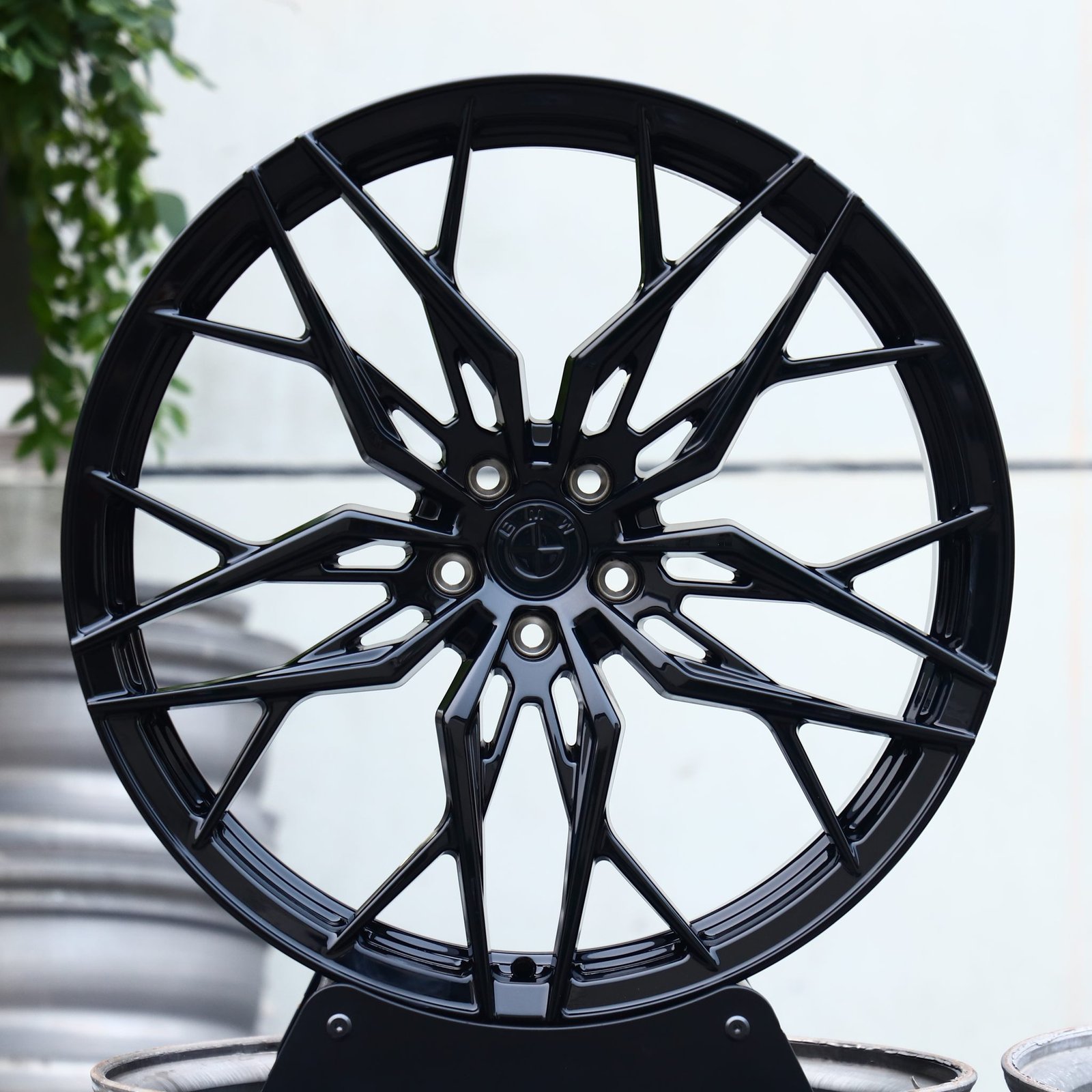 BMW M3 G80 wheels – Matte Silver Cross-Spoke (BMW OEM-Style), front view