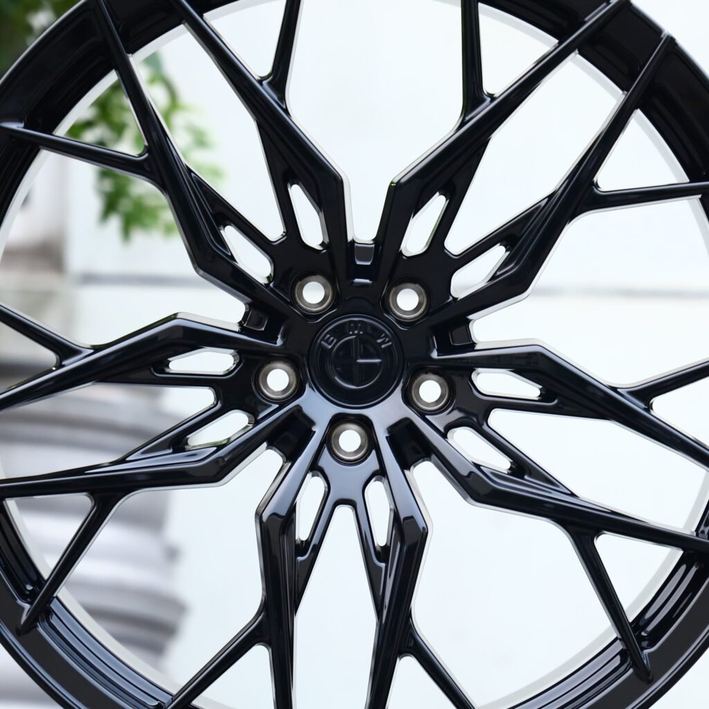 Audi A4 B9 wheels – Matte Silver Cross-Spoke (BMW OEM-Style), lip and barrel detail