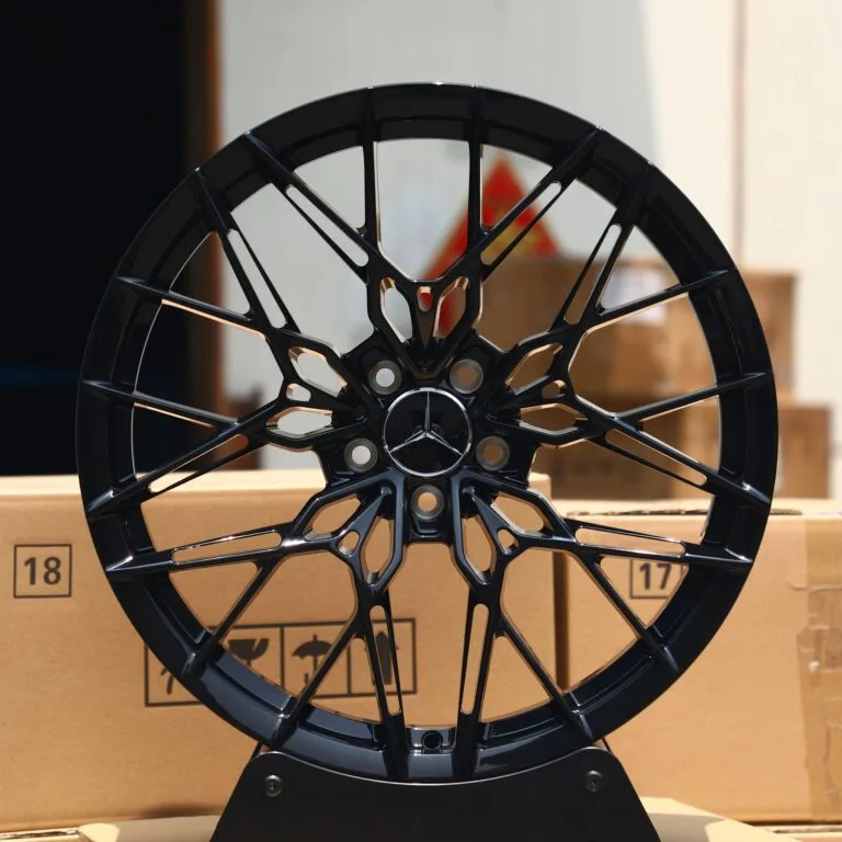 Mercedes-Benz E-Class / S-Class Forged Wheels – Gloss Black Cross-Spoke, front view