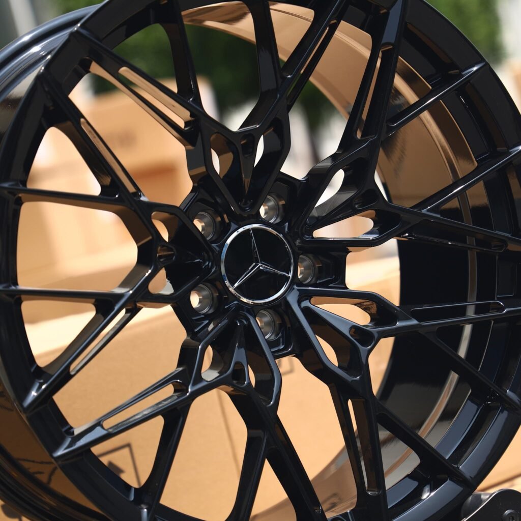 Mercedes-Benz C-Class W206 wheels – Matte Silver Cross-Spoke, lip and barrel detail