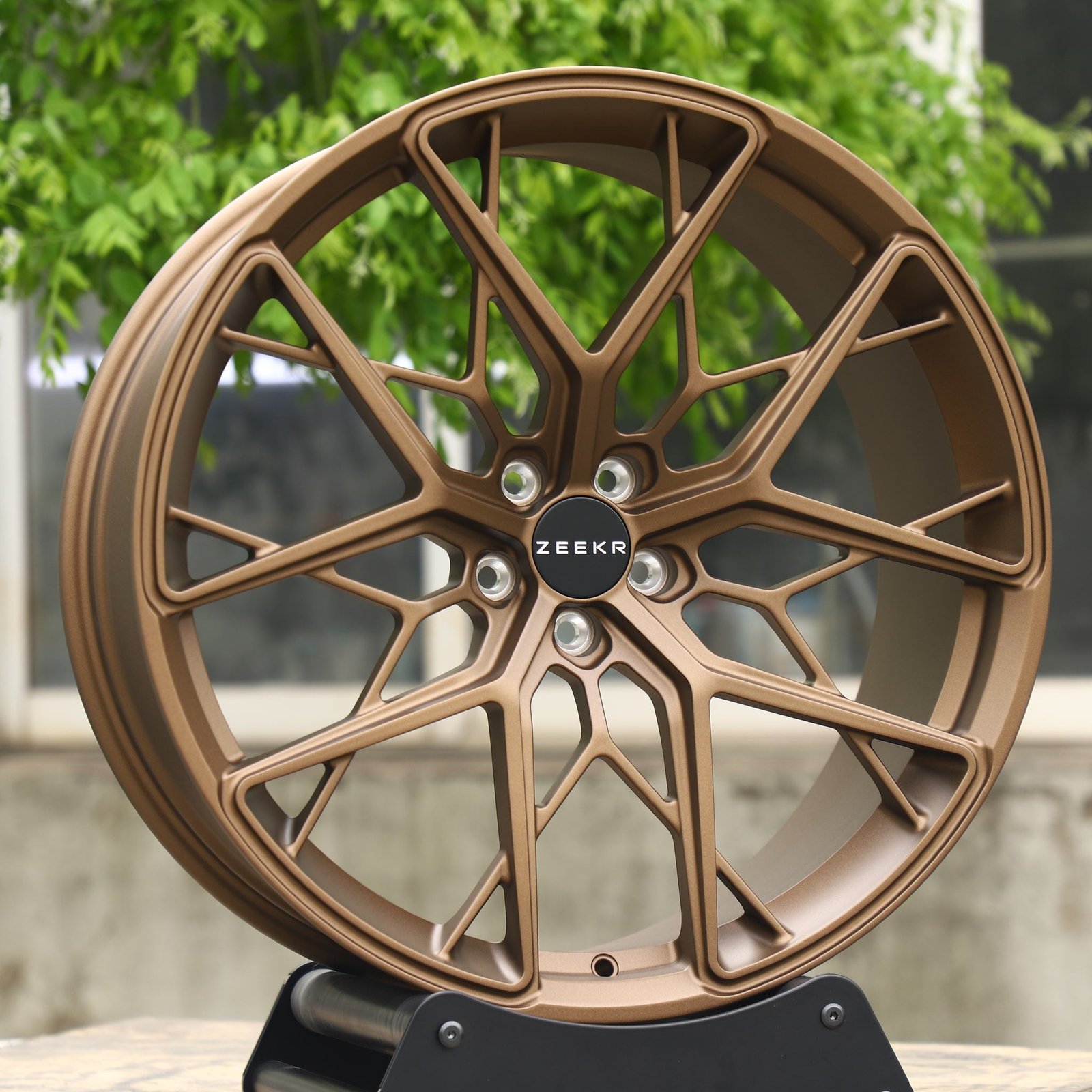Zeekr 001 wheels – Matte Silver Cross-Spoke (Zeekr OEM-Style), front view