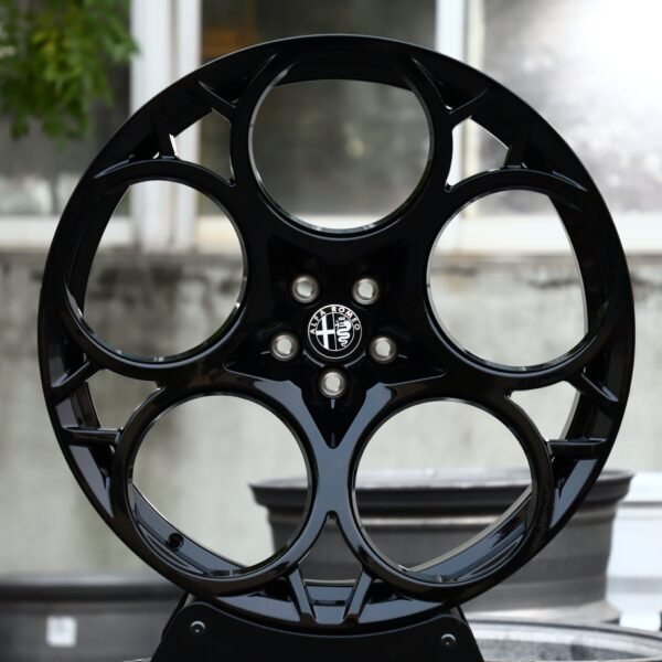 Alfa Romeo Giulia wheels – Gloss Black, front view
