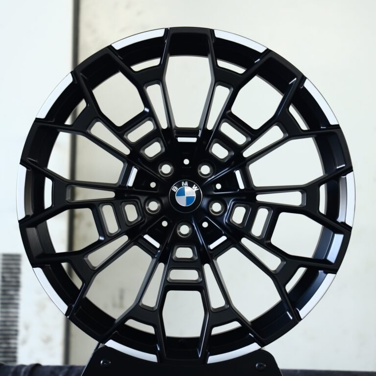 Кованые диски на BMW M5 — Кованый диск — с вырезами, серебристый
