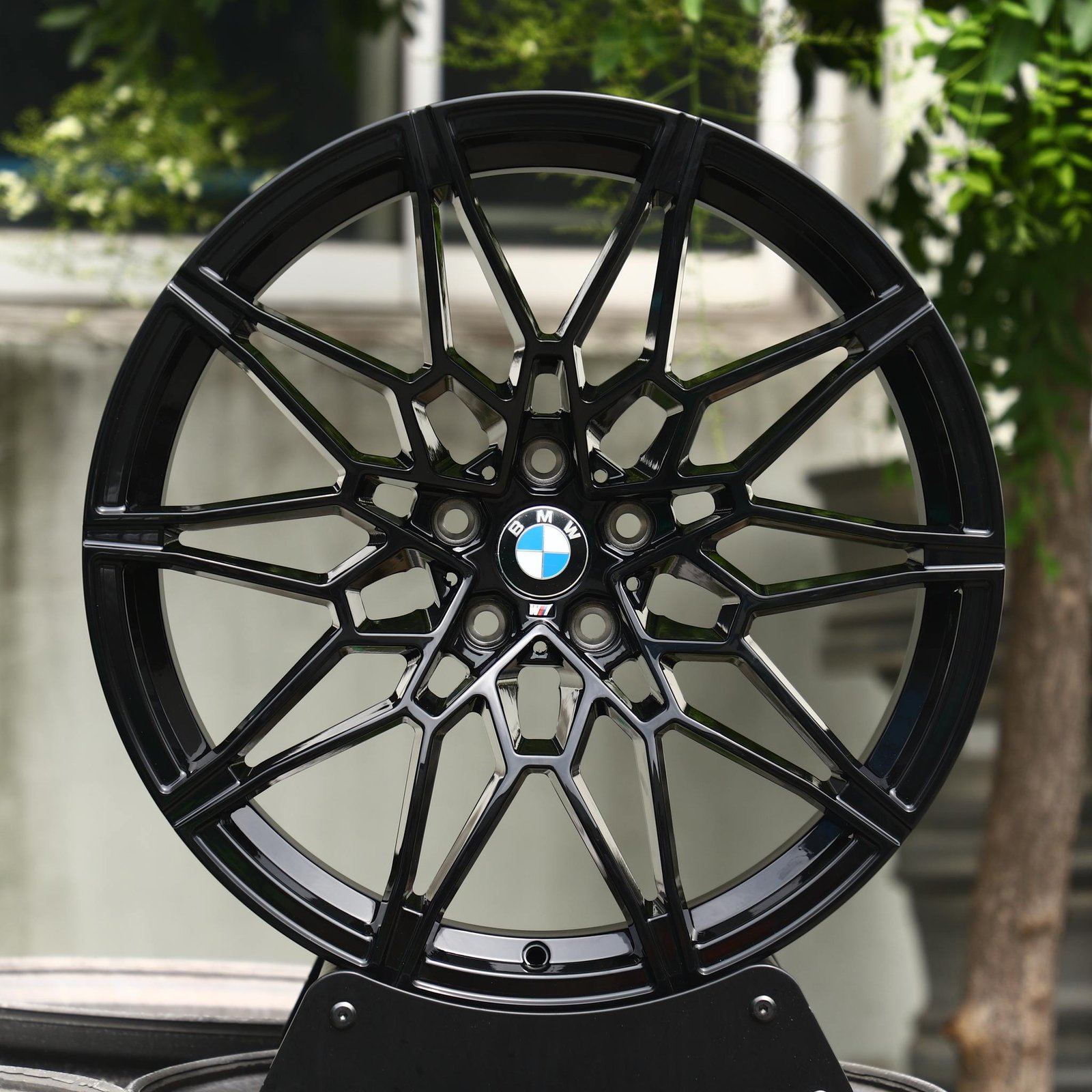 BMW M3 G80 wheels – Matte Silver Cut-Out (BMW OEM-Style), front view
