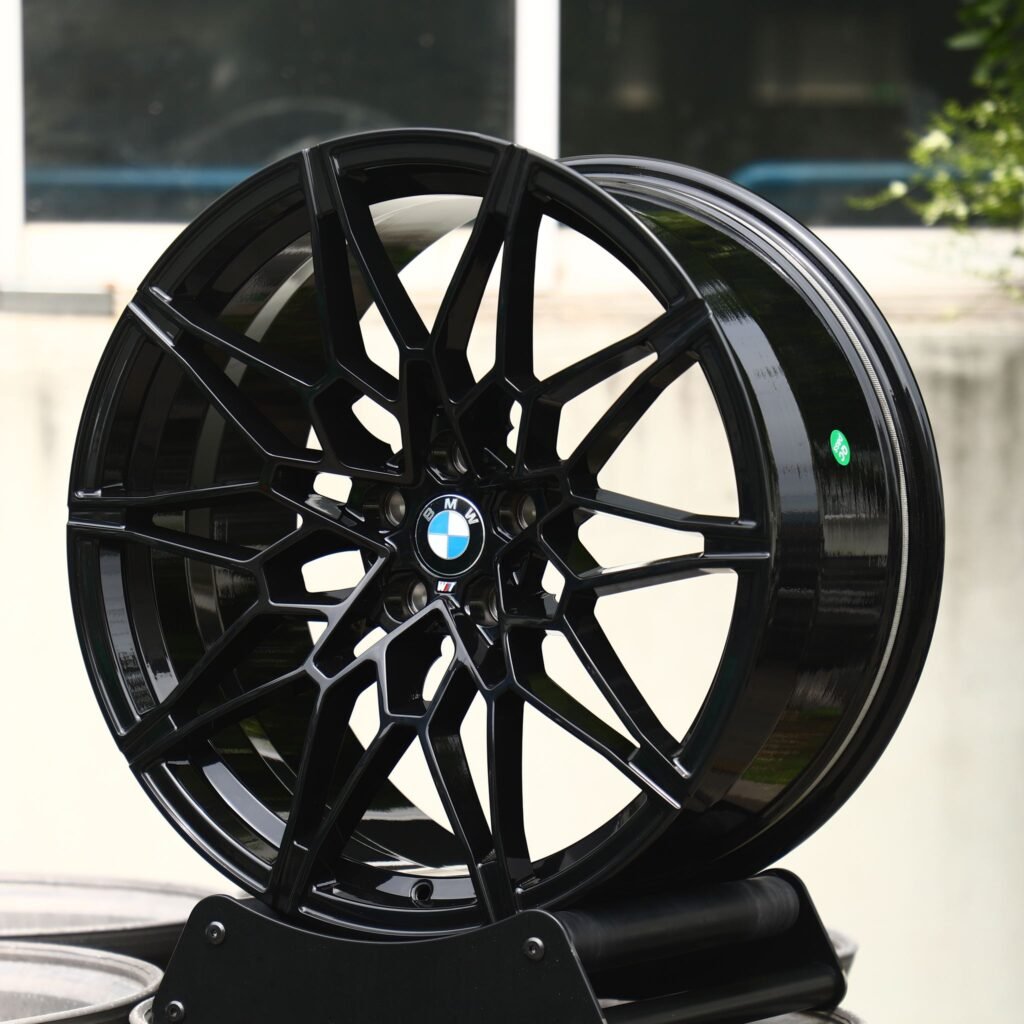 BMW M4 G82 wheels – Matte Silver Cut-Out (BMW OEM-Style), angled view