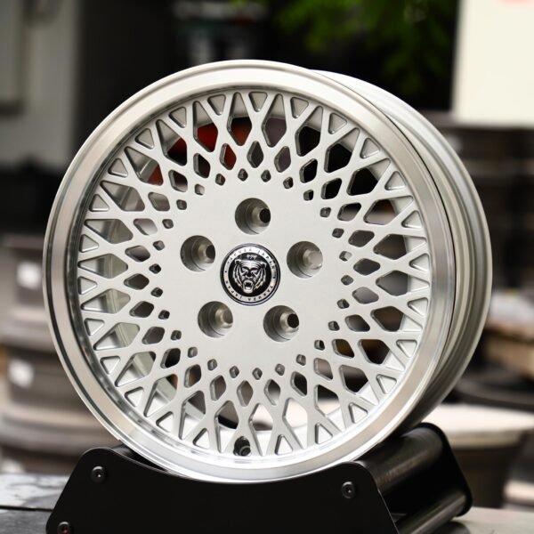 Porsche 911 wheels – Silver Lattice Mesh, front view