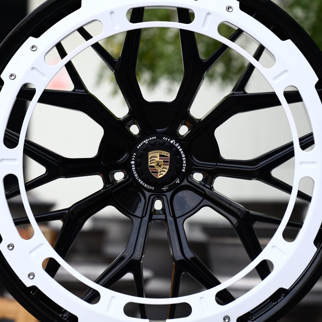 Lamborghini Urus wheels – Matte Silver Decorative Ring, lip and barrel detail