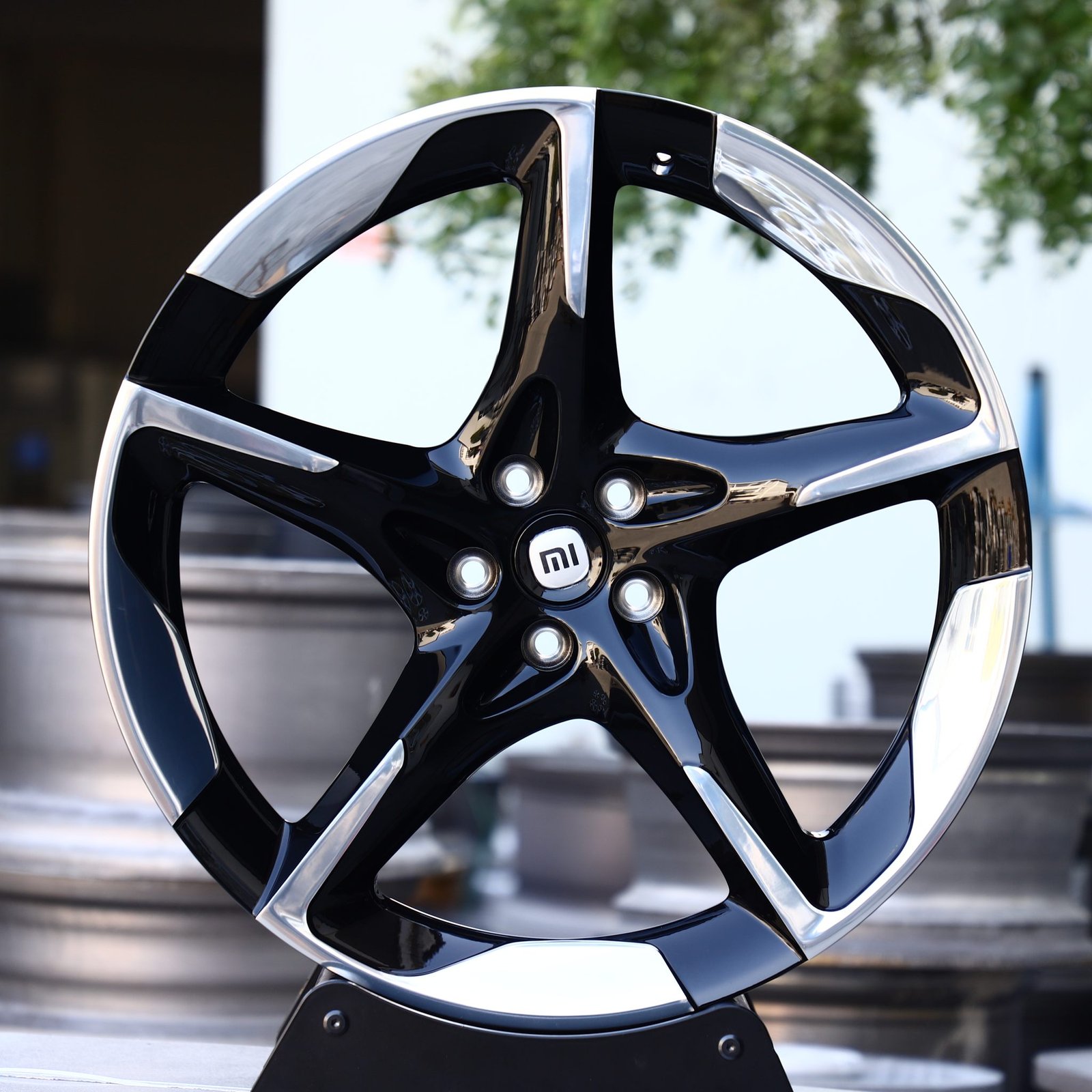 Xiaomi SU7 wheels – Matte Silver Directional Milled (Xiaomi OEM-Style), front view