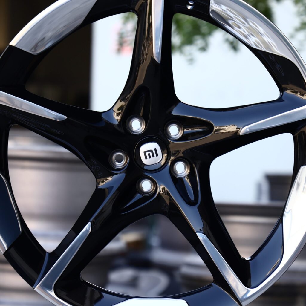 Xiaomi SU7 wheels – Matte Silver Directional Milled (Xiaomi OEM-Style), lip and barrel detail