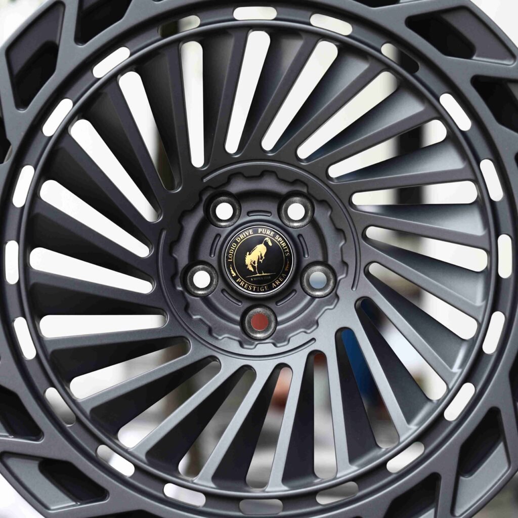 Ford Mustang S550 wheels – Matte Silver Directional Milled (Ford Mustang OEM-Style), lip and barrel detail