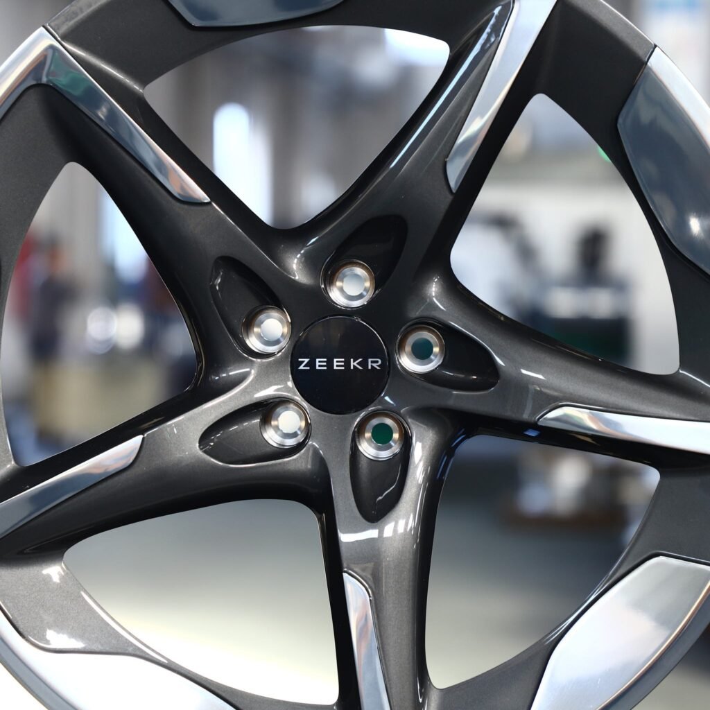 Jaguar F-Type wheels – Matte Silver Directional Milled, lip and barrel detail