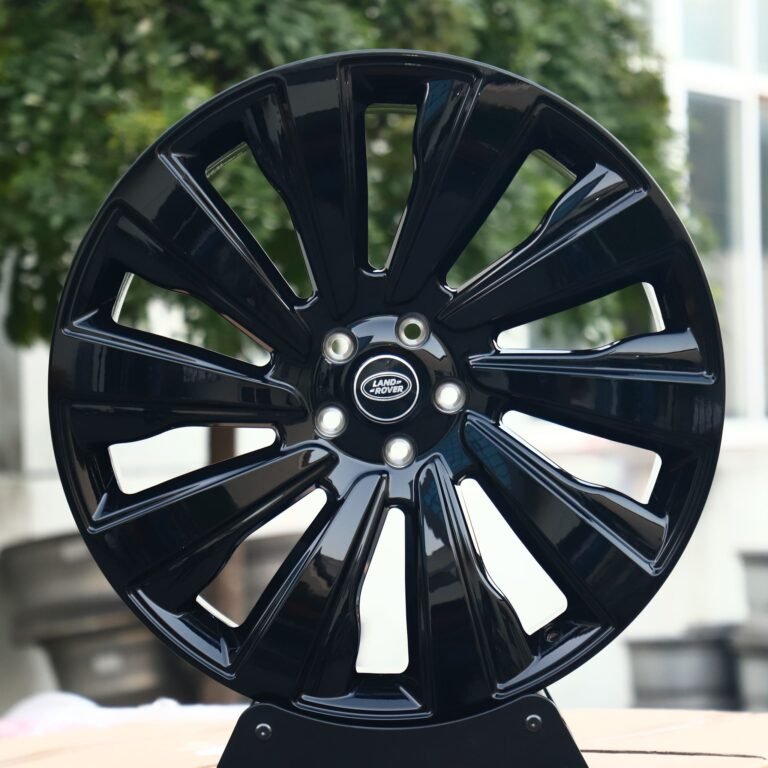 Кованые диски на Range Rover — Кованый диск направленный, серебристый