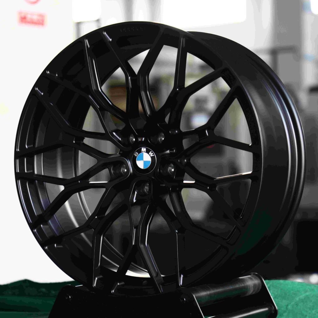 BMW M5 wheels – Matte Silver (BMW Style 666M), angled view