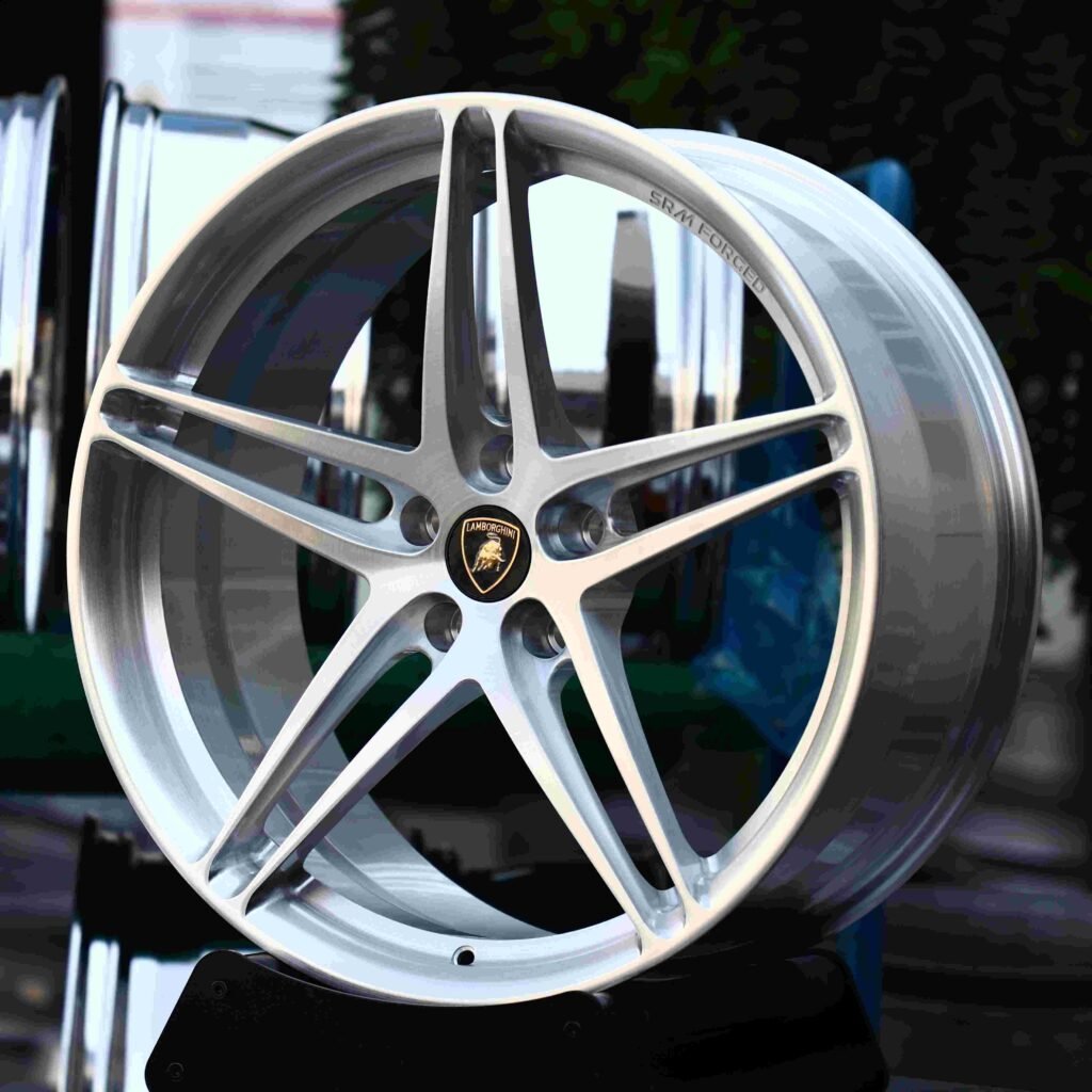 Lamborghini Urus wheels – Matte Silver, angled view