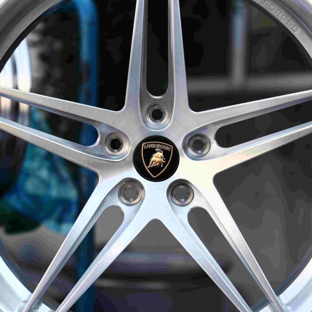 Lamborghini Huracan wheels – Matte Silver, lip and barrel detail