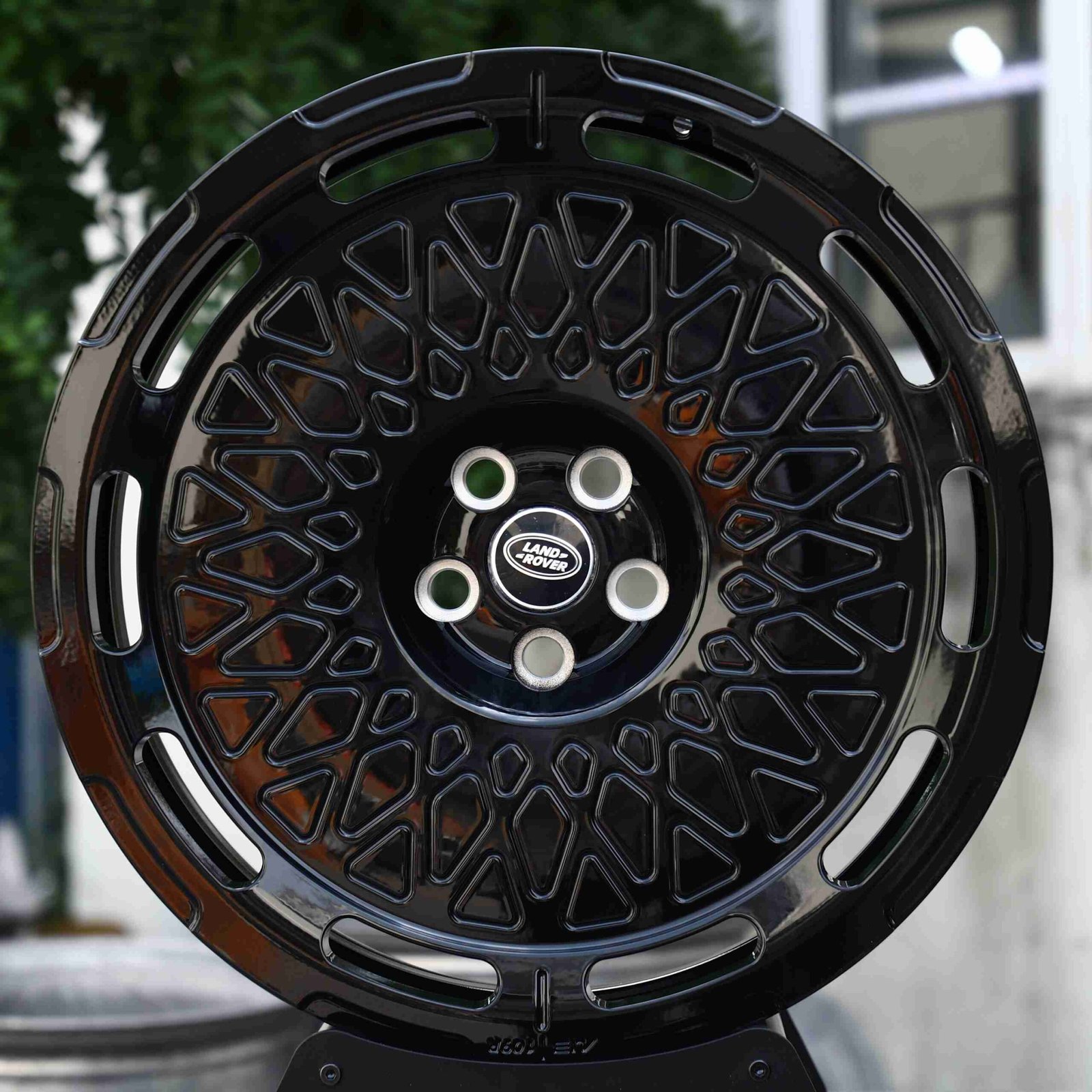 Land Rover Range Rover wheels – Matte Silver, front view