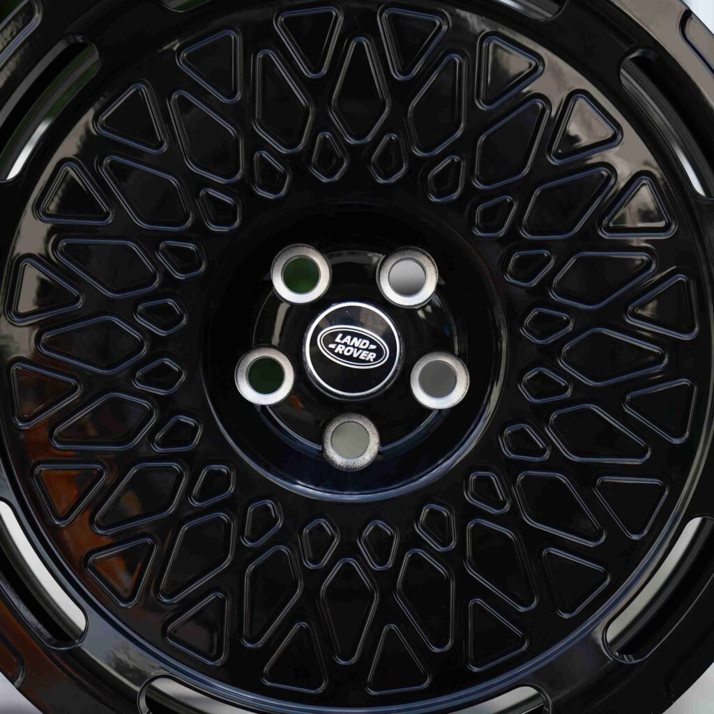 Land Rover Discovery wheels – Matte Silver, lip and barrel detail