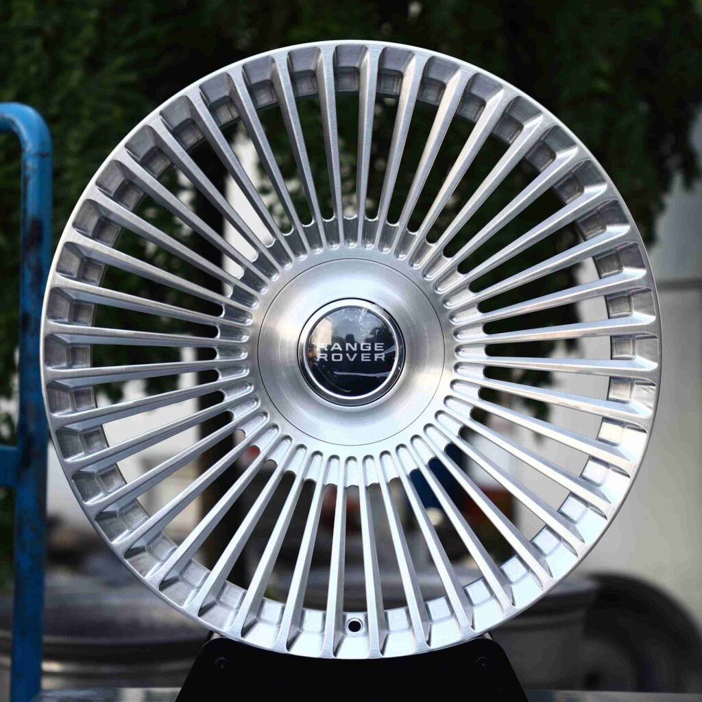 Land Rover Range Rover wheels – Matte Silver, front view