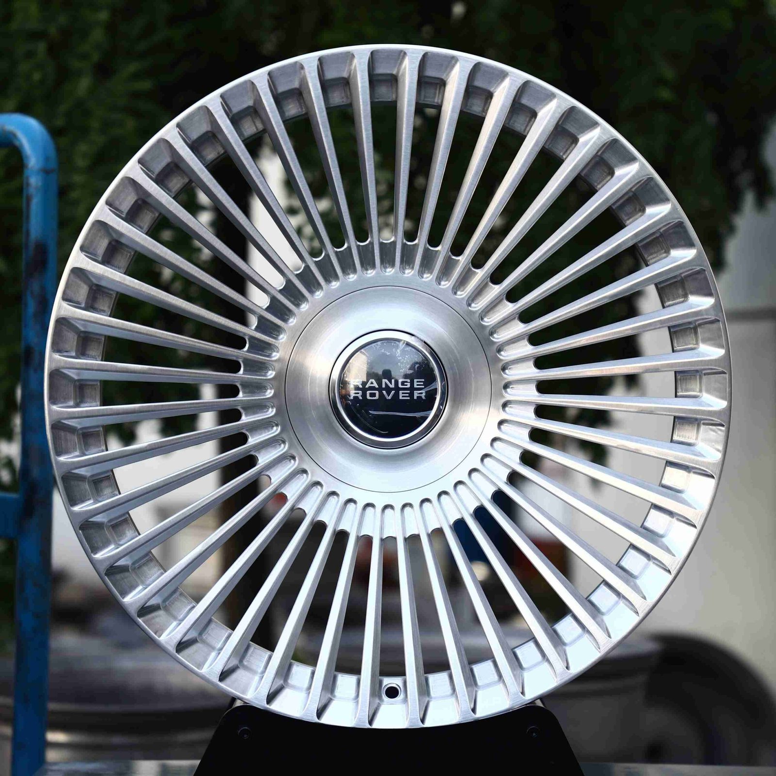 Land Rover Range Rover wheels – Matte Silver, front view