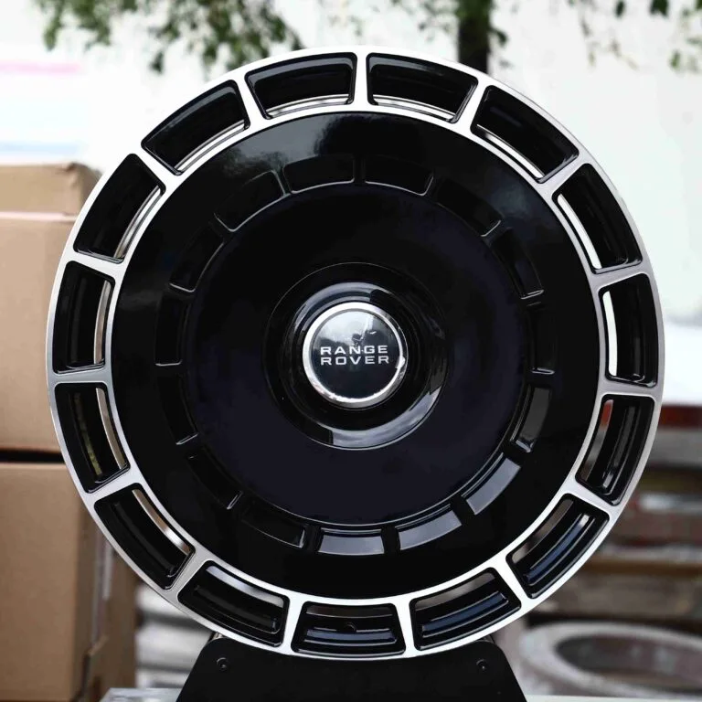 Land Rover OEM-Style Black / Machined Slotted Full-Face Forged Wheels – Land Rover Range Rover / Defender, front view
