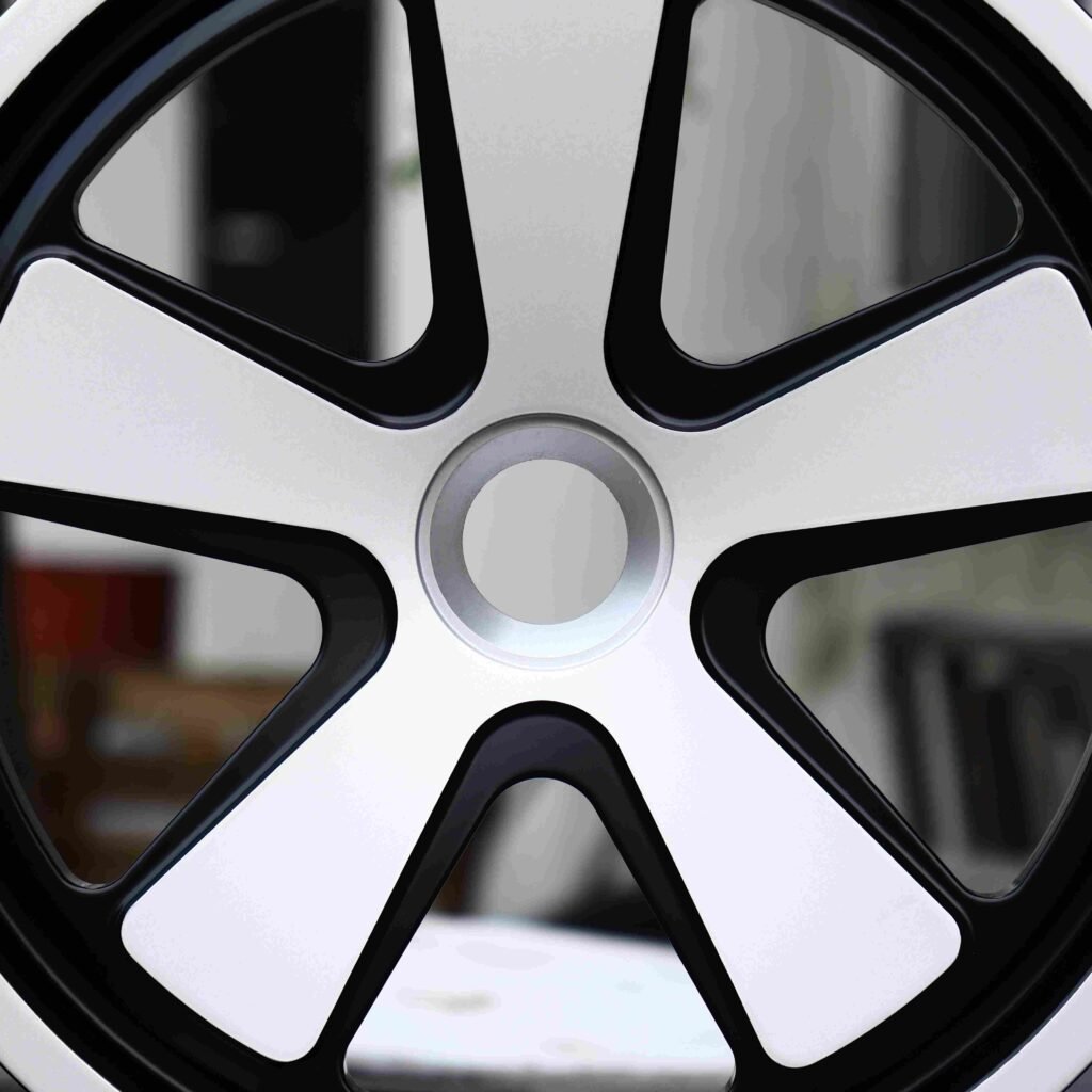 Lamborghini Urus wheels – Matte Silver Center-Lock, lip and barrel detail