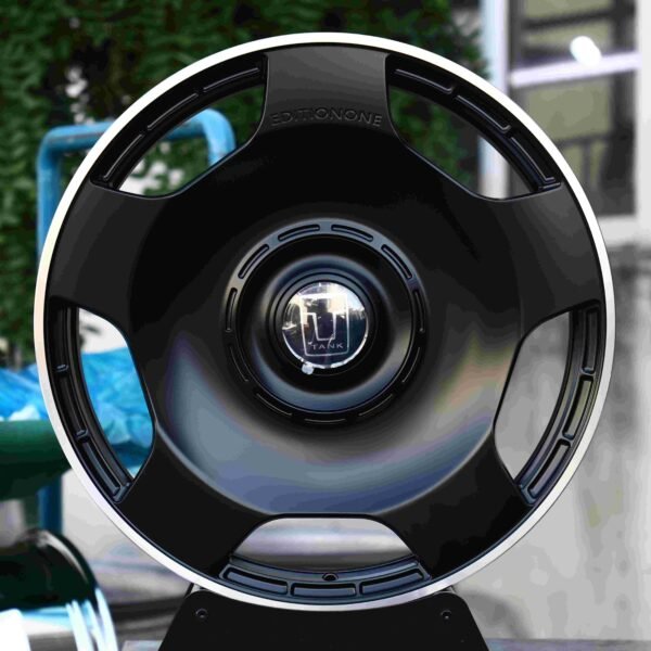 Tank 300 wheels – Matte Silver, front view