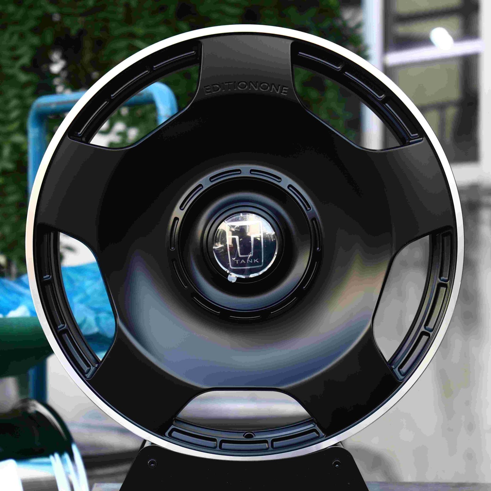 Tank 300 wheels – Matte Silver, front view