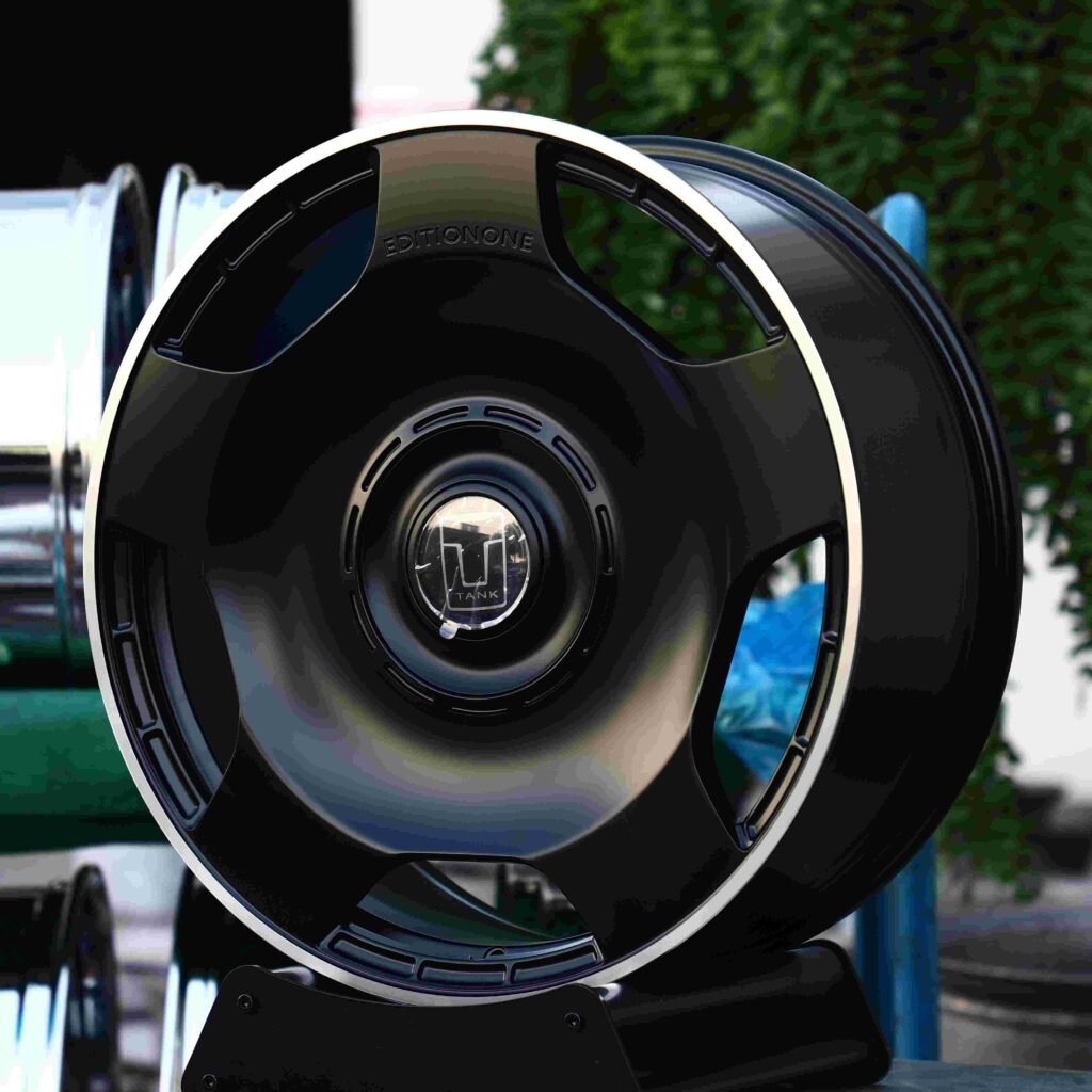 Tank 500 wheels – Matte Silver, angled view
