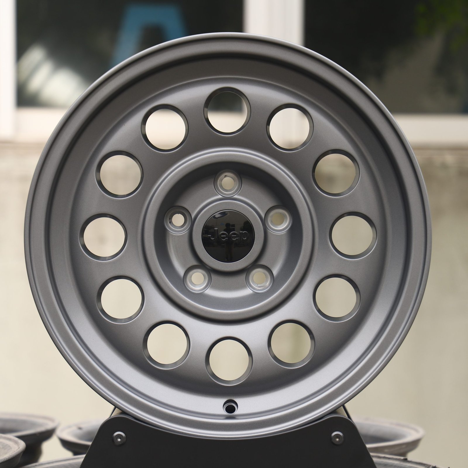 Jeep Wrangler wheels – Matte Silver Full-Face Deep Lip, front view