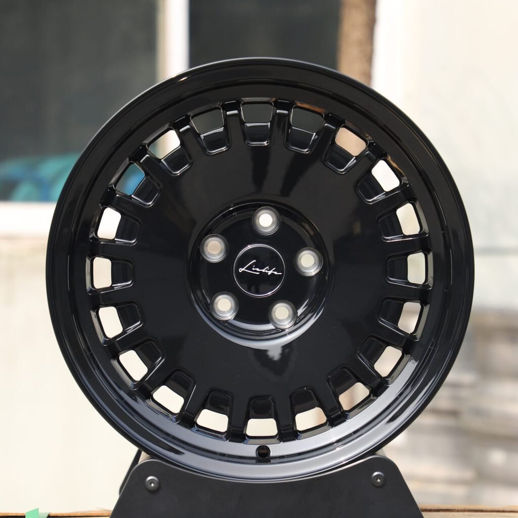 Matte Silver Full-Face Deep Lip Off-Road Forged Wheels – Land Rover Range Rover / Toyota Land Cruiser Fitment (5-Lug)